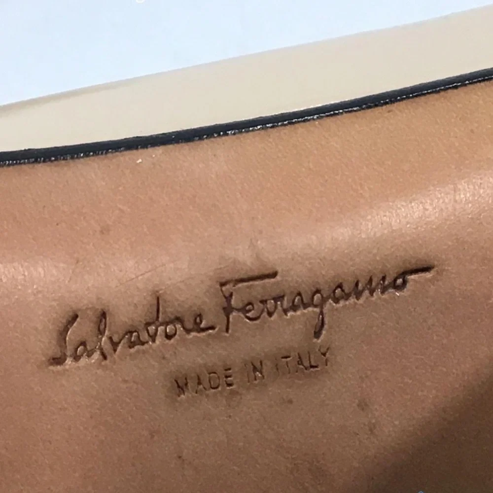 Women’s Salvatore Ferragamo Two Tone Cap Toe Elegant Beige Block Heel Size 5.5B